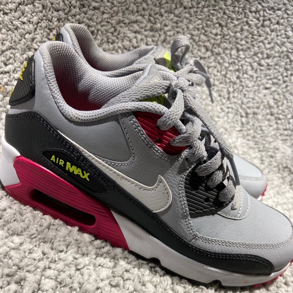 Nike size 3.5 (6 femme)